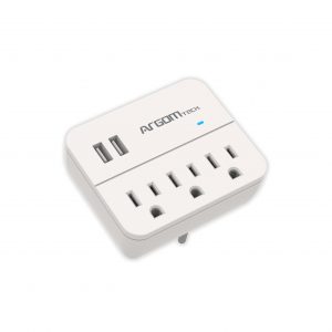 Adaptador Argom Tech de carga con protección de voltaje de 3 enchufes y 2 USB  / Blanco ARG-AC-0266WT